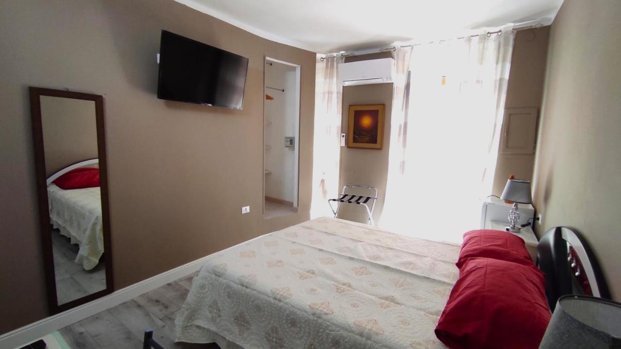 Yaki Domo Bed & Breakfast Каляри Екстериор снимка